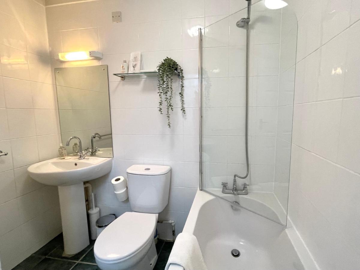 Sea View Family Stay By Beach Gym & Parking Борнмут Экстерьер фото
