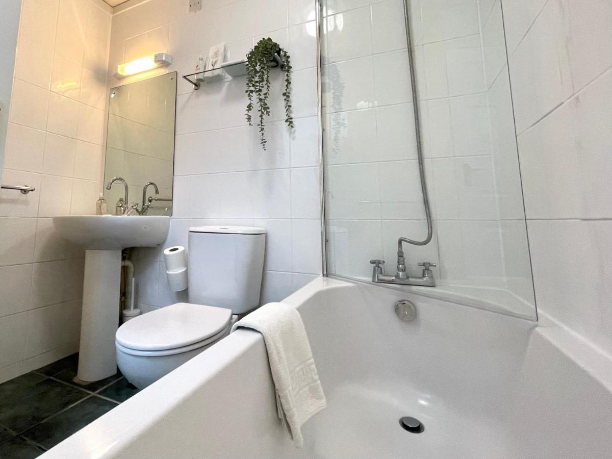 Sea View Family Stay By Beach Gym & Parking Борнмут Экстерьер фото