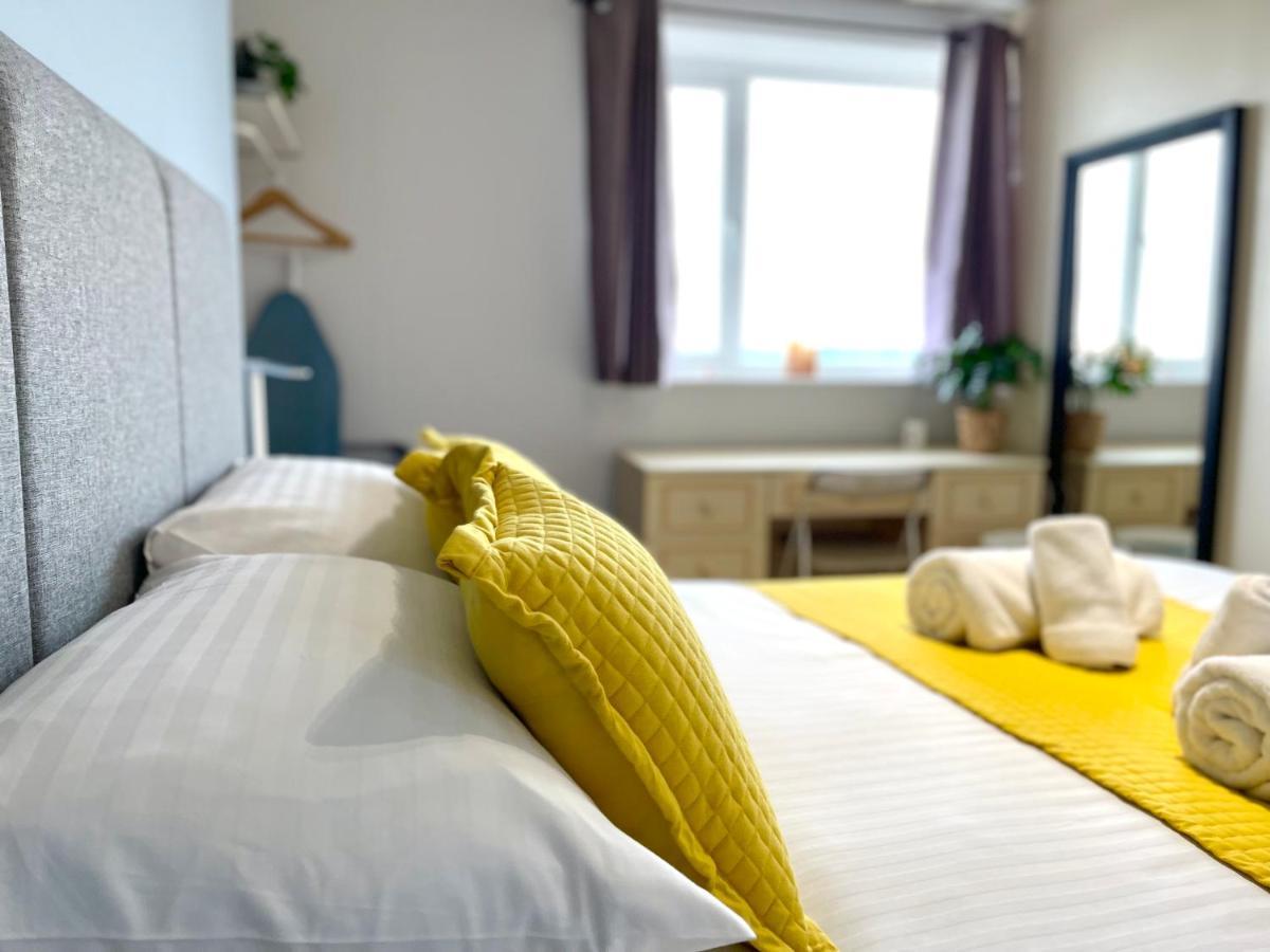 Sea View Family Stay By Beach Gym & Parking Борнмут Экстерьер фото
