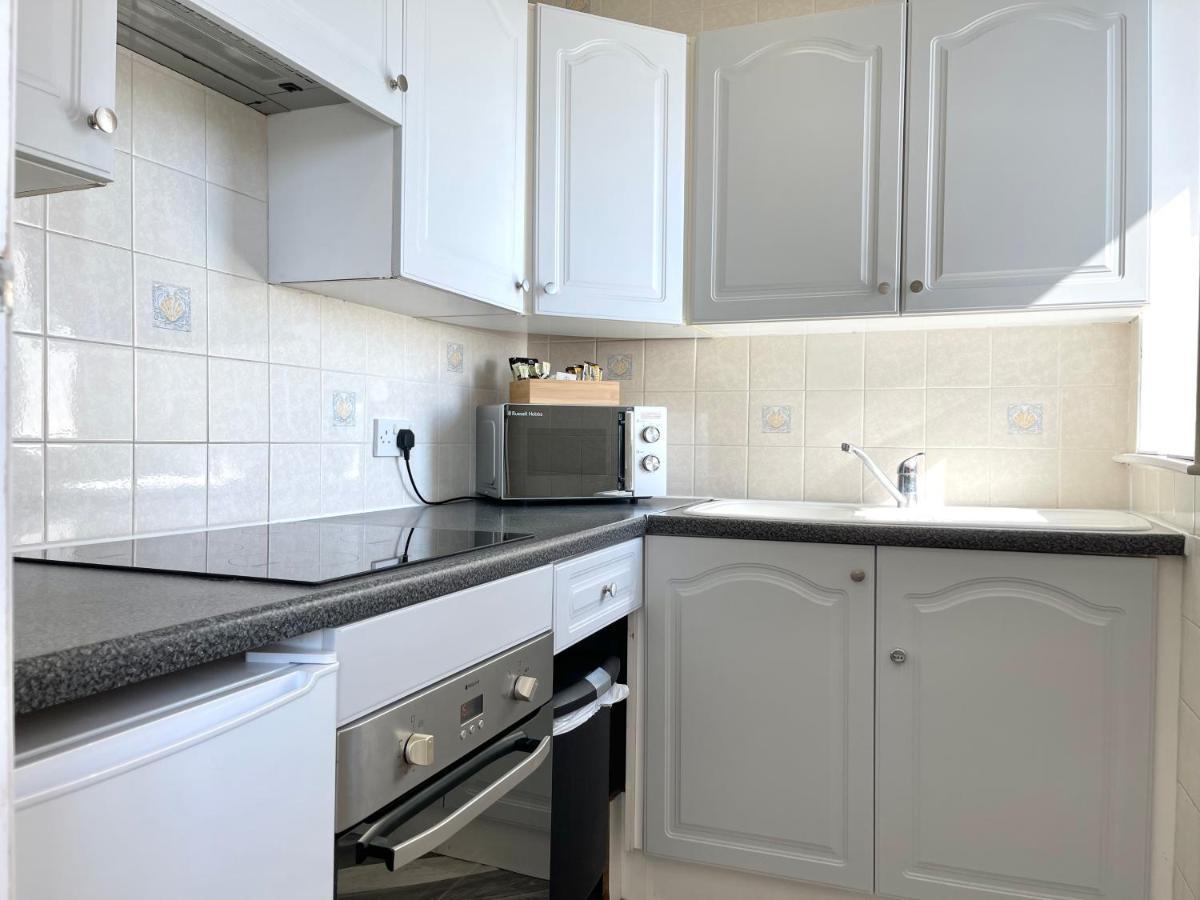 Sea View Family Stay By Beach Gym & Parking Борнмут Экстерьер фото